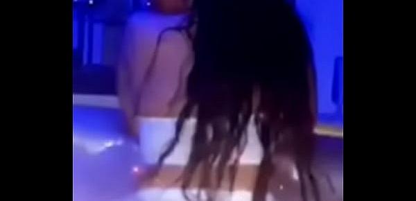  LA BEURETTE KARIMA FAIT DU SHOW SEXY DANS SA STORY 